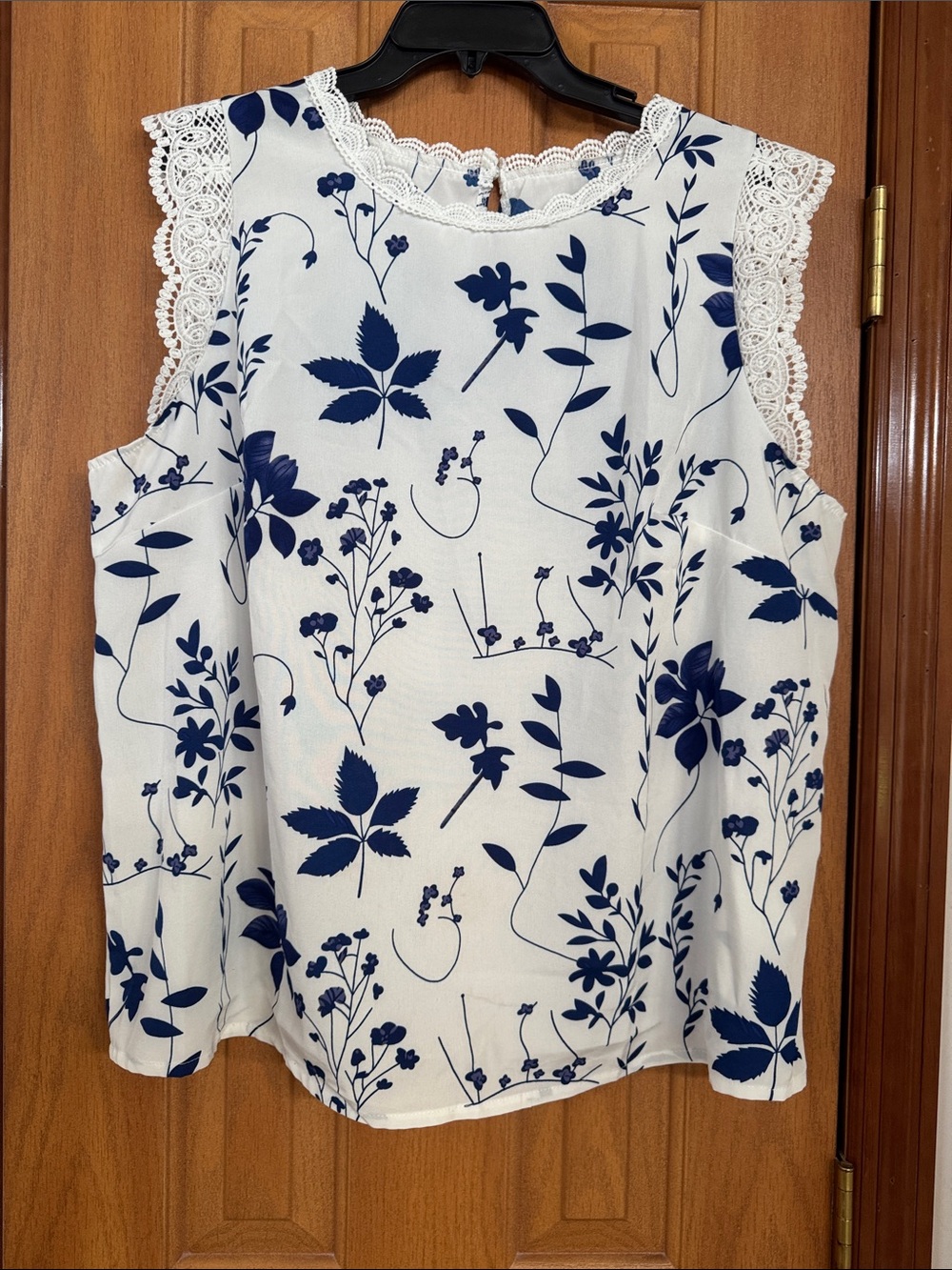 SHEIN Curve White Sleeveless Top Shirt wit Navy Floral Print & Lace Trim Plus sz